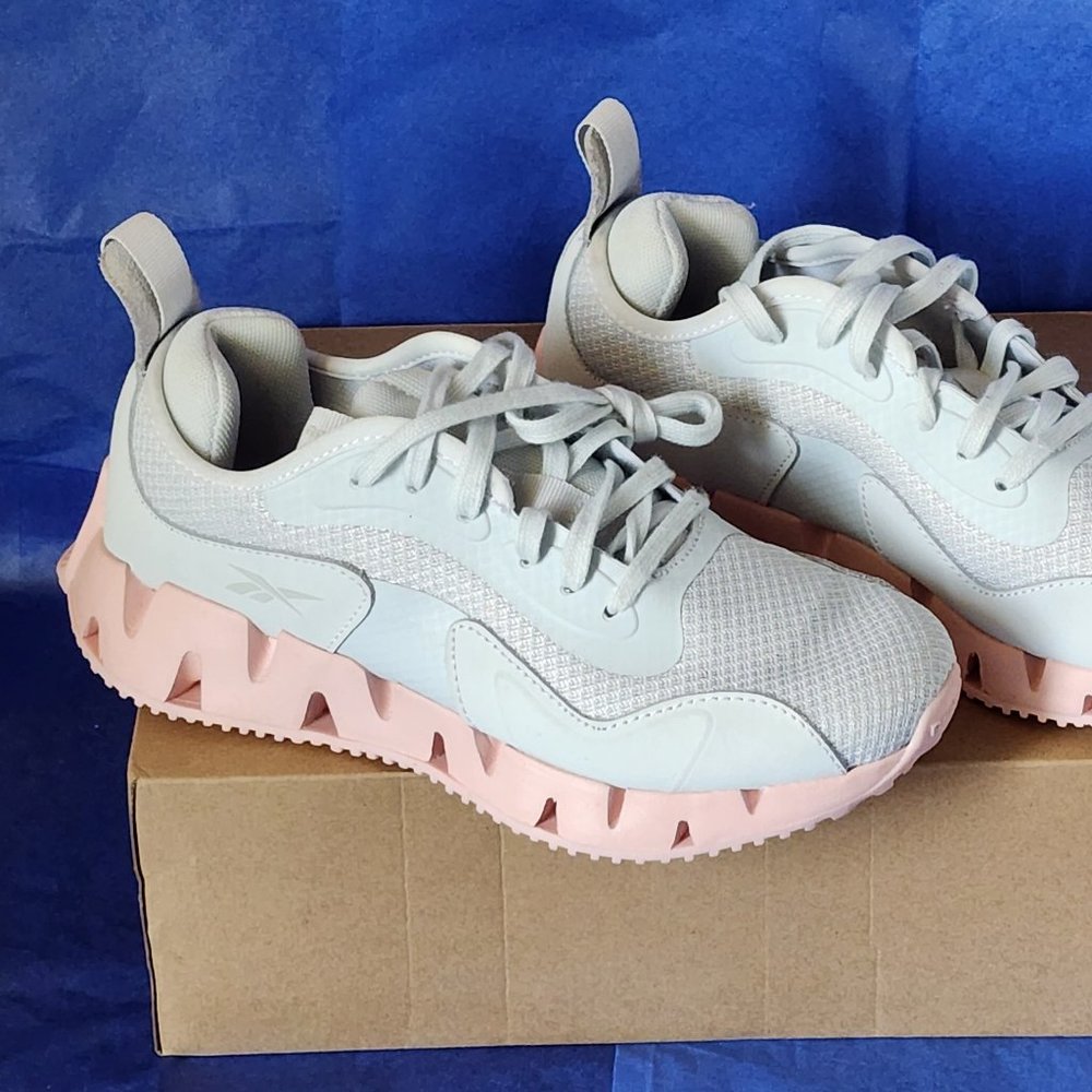 NEW!!!! REEBOK SIG DYNAMICA SIZE 6 WOMEN GREY AND PINK